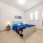 Villa Terraced Tritone With Sea View, Parking, Wi-fi, And Ac For 4 San Pasquale