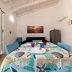 Terraced Tritone With Sea View, Parking, Wi-fi, And Ac For 4 * San Pasquale